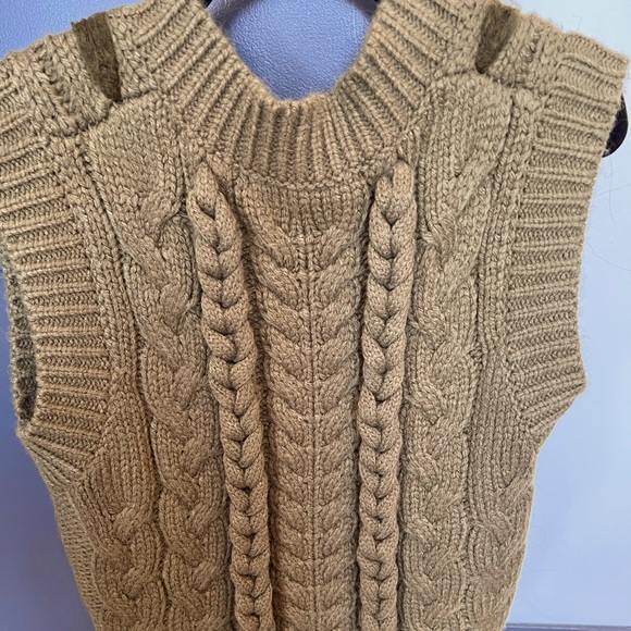Zara sleeveless sweater - Picture 3 of 3